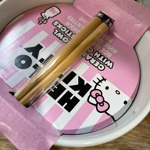 Hello Kitty Halloween Noodle Bowl - Picture 4 of 5